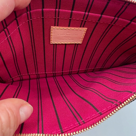 NWOT authentic Louis Vuitton neverfull pouch 🔥🔥 - Picture 9 of 10